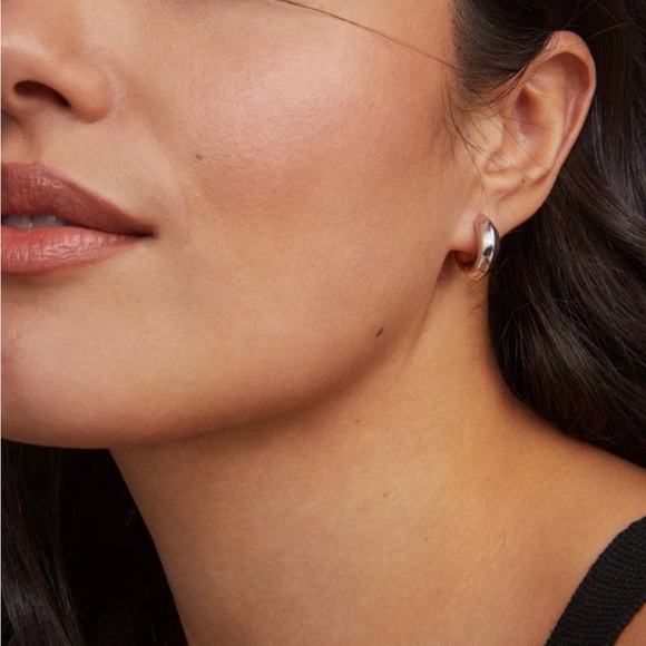 Kendra Scott Shiny Silver Hoop Earrings - Picture 3 of 4